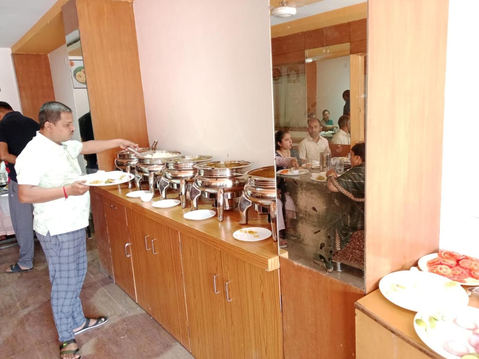 Hotel Sai Kamal Shirdi Extérieur photo